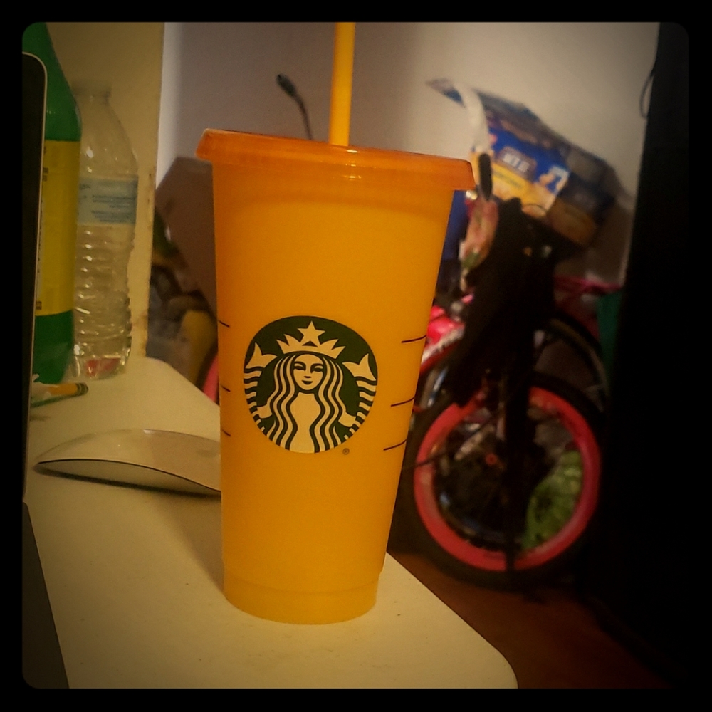 Starbucks cup changing color